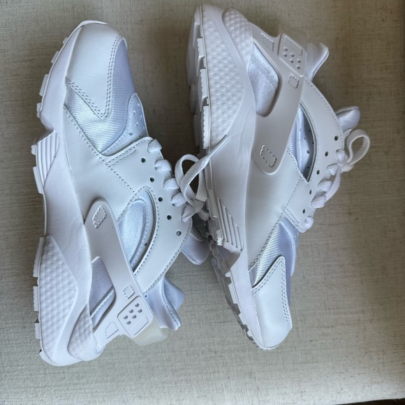 Women Size 7.5 Nike Air Huarache Pure Platinum Triple White DH4439-102 NEW Box - Picture 7 of 9